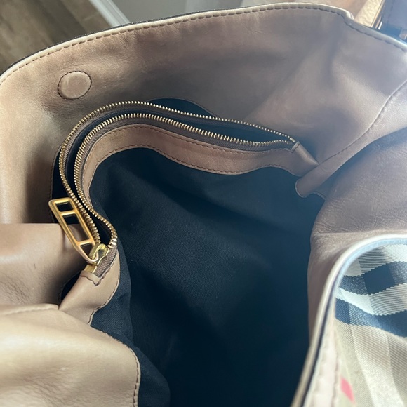 Burberry Bag - Picture 5 of 6